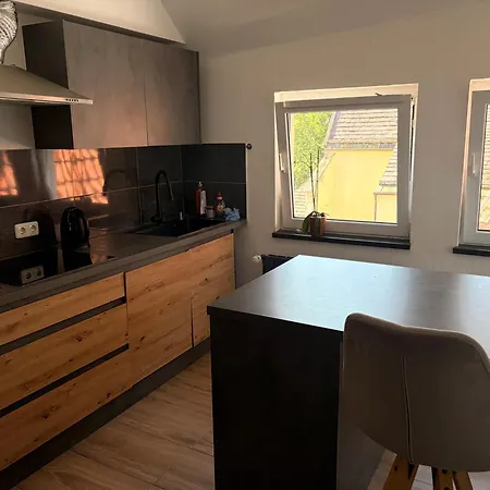 City Home Apartment *